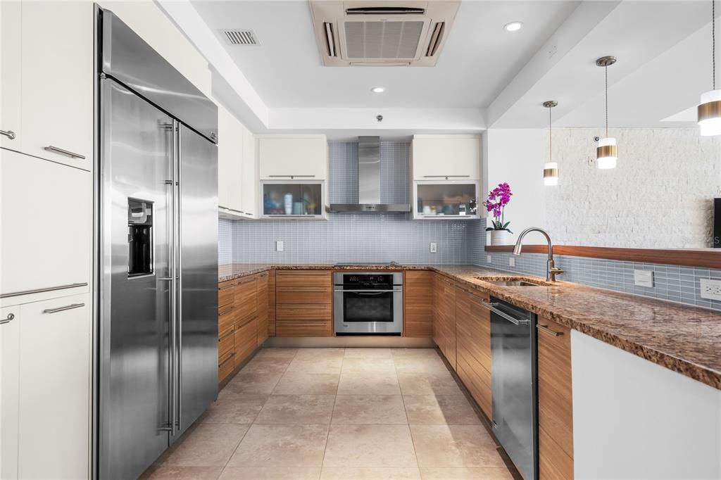 For Sale: $3,295,000 (3 beds, 3 baths, 2339 Square Feet)