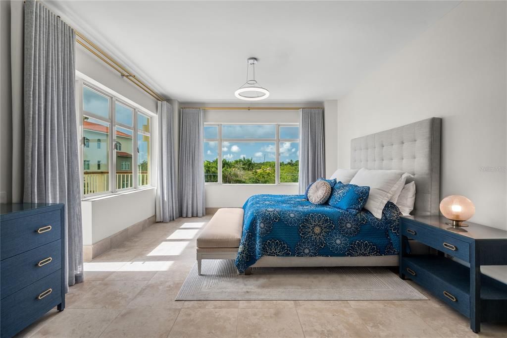 For Sale: $3,295,000 (3 beds, 3 baths, 2339 Square Feet)