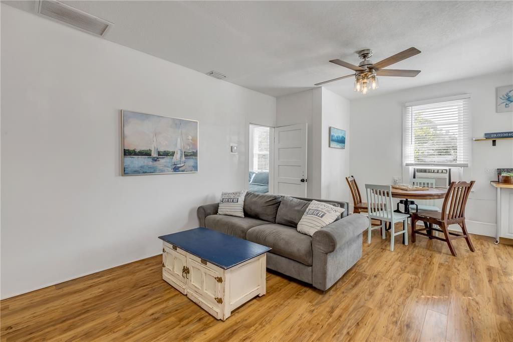 En Venta: $899,000 (4 camas, 0 baños, 2268 Pies cuadrados)