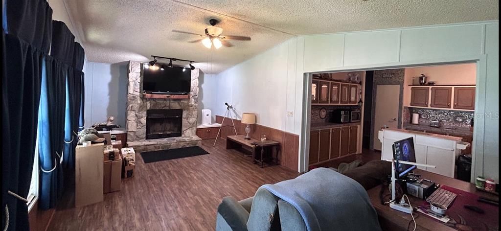 Active With Contract: $195,500 (3 beds, 2 baths, 1971 Square Feet)