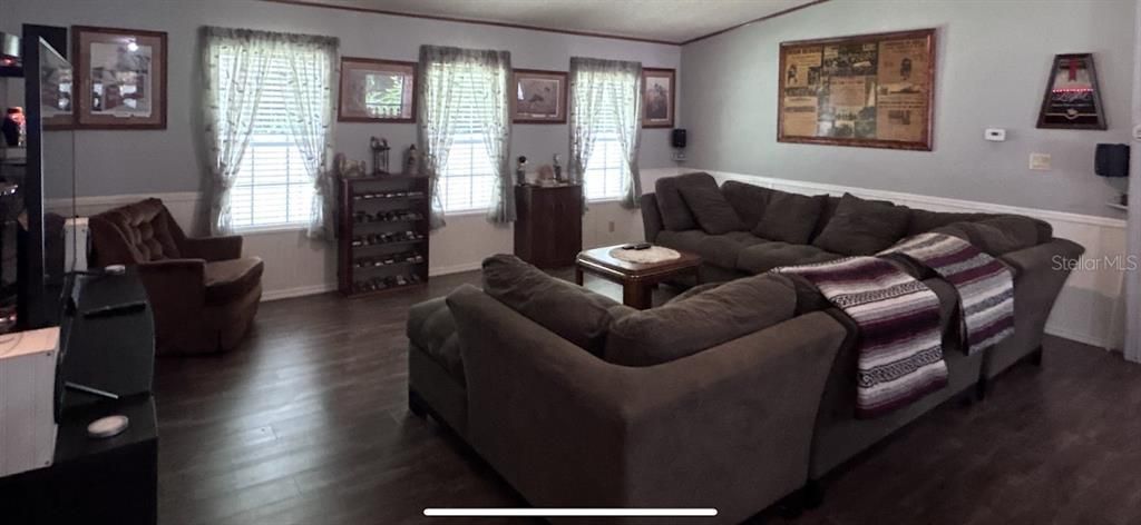 Active With Contract: $195,500 (3 beds, 2 baths, 1971 Square Feet)