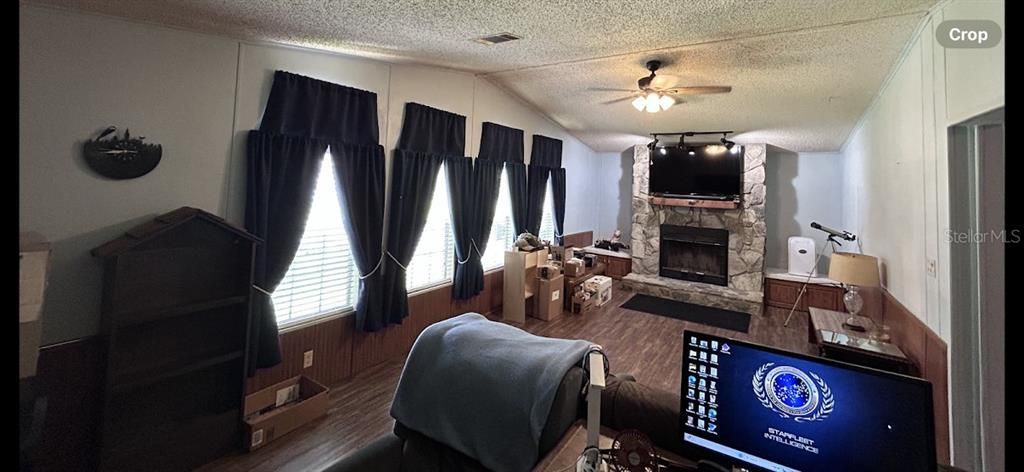 Active With Contract: $195,500 (3 beds, 2 baths, 1971 Square Feet)