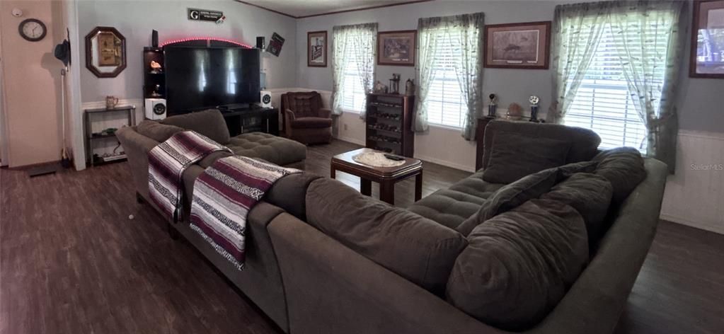 Active With Contract: $195,500 (3 beds, 2 baths, 1971 Square Feet)