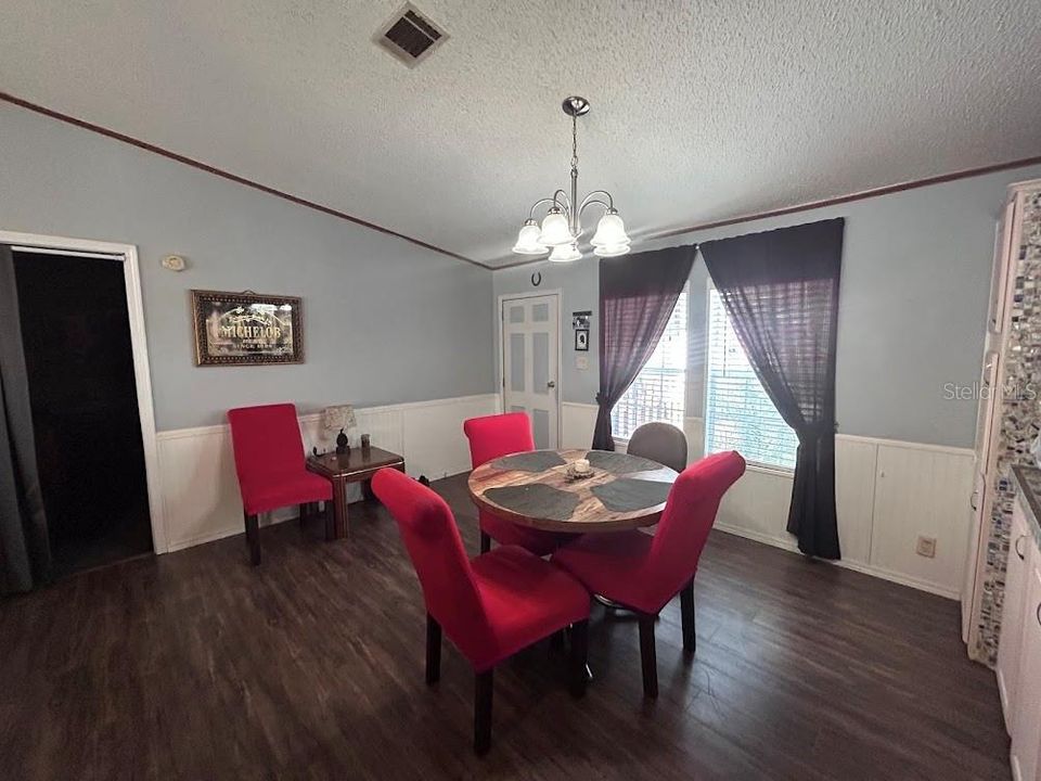 Active With Contract: $195,500 (3 beds, 2 baths, 1971 Square Feet)