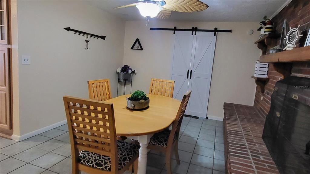 На продажу: $358,000 (3 спален, 2 ванн, 2082 Квадратных фут)