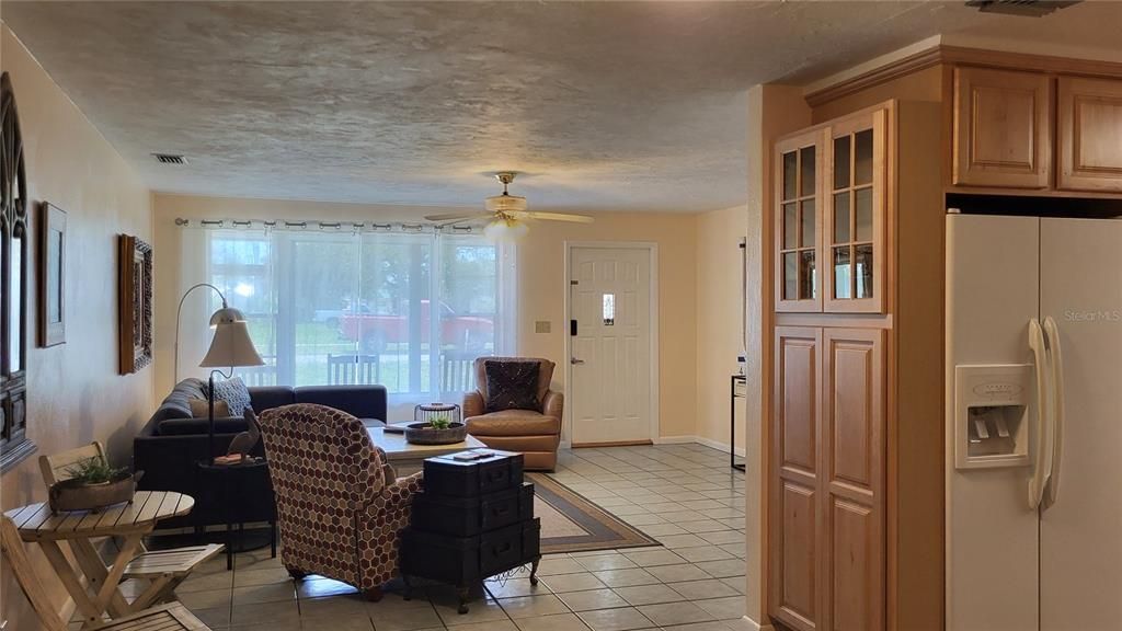 На продажу: $358,000 (3 спален, 2 ванн, 2082 Квадратных фут)