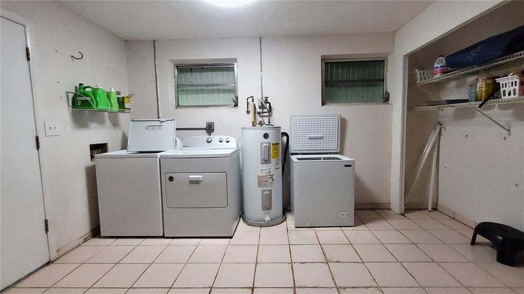 На продажу: $358,000 (3 спален, 2 ванн, 2082 Квадратных фут)