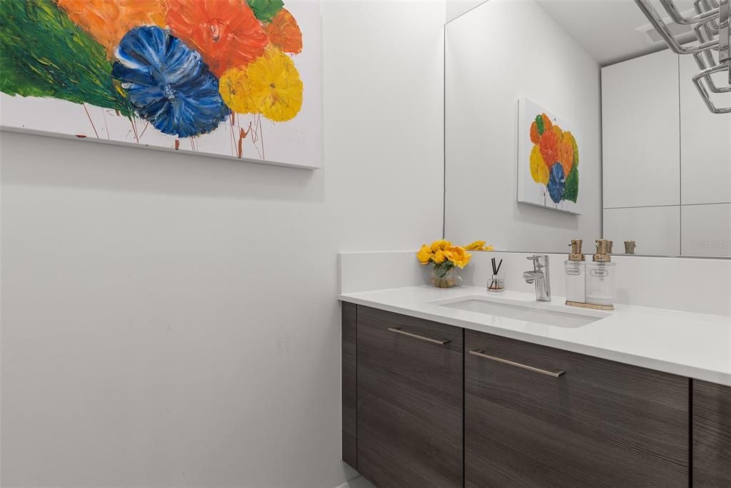 Под контрактом: $6,000 (2 спален, 2 ванн, 1402 Квадратных фут)