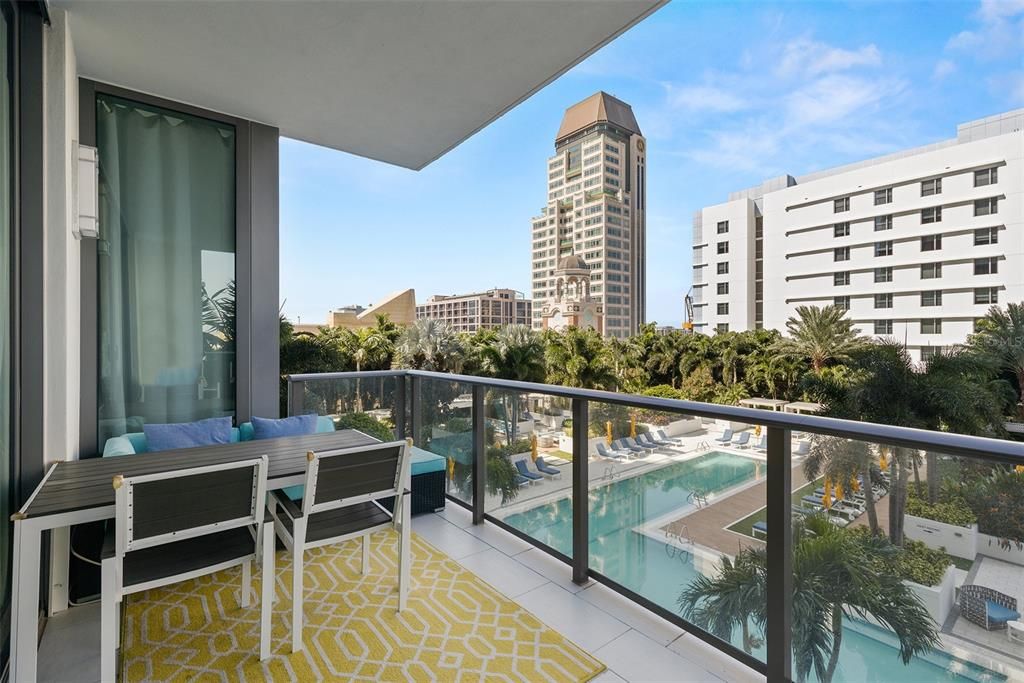 Под контрактом: $6,000 (2 спален, 2 ванн, 1402 Квадратных фут)