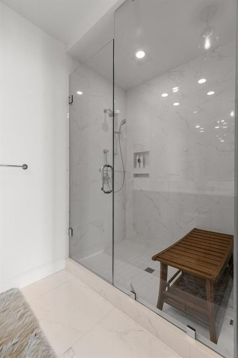 Под контрактом: $6,000 (2 спален, 2 ванн, 1402 Квадратных фут)