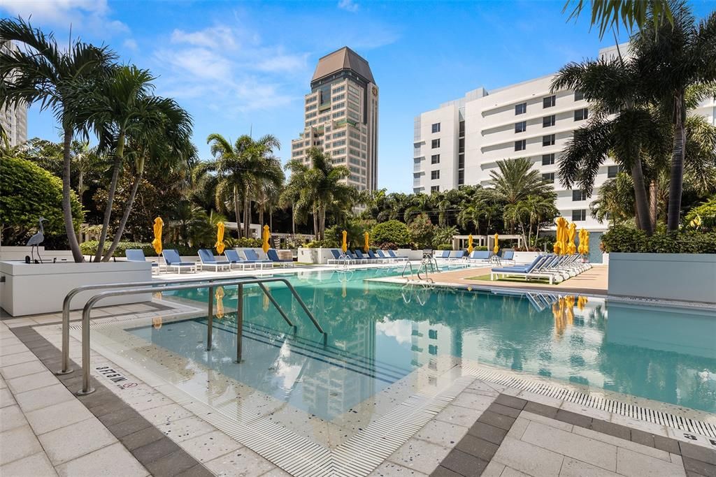 Под контрактом: $6,000 (2 спален, 2 ванн, 1402 Квадратных фут)