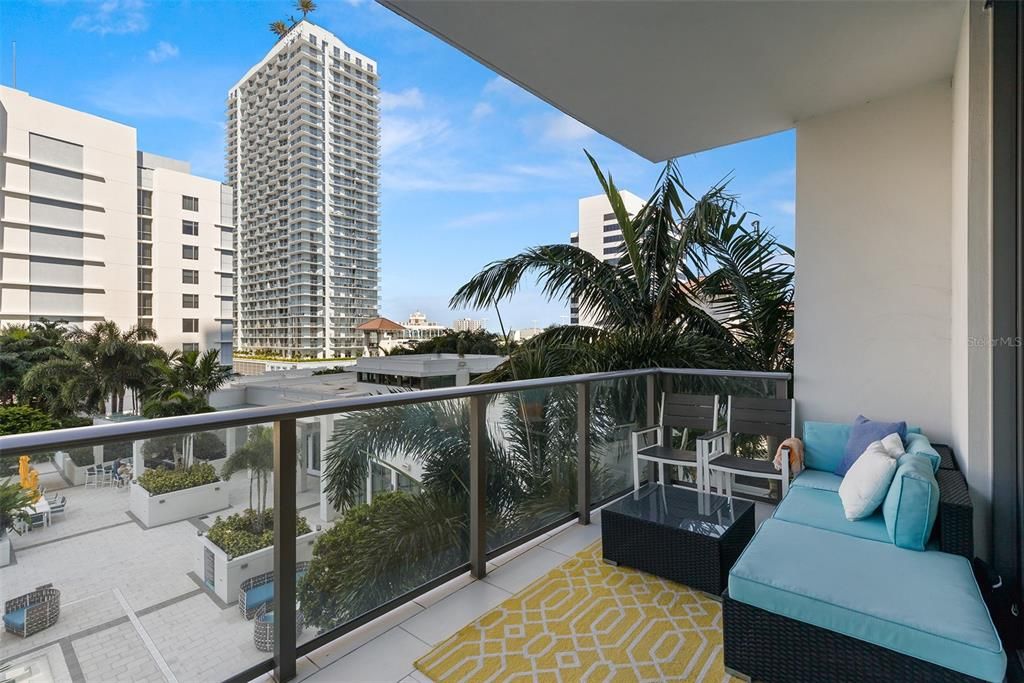 Под контрактом: $6,000 (2 спален, 2 ванн, 1402 Квадратных фут)