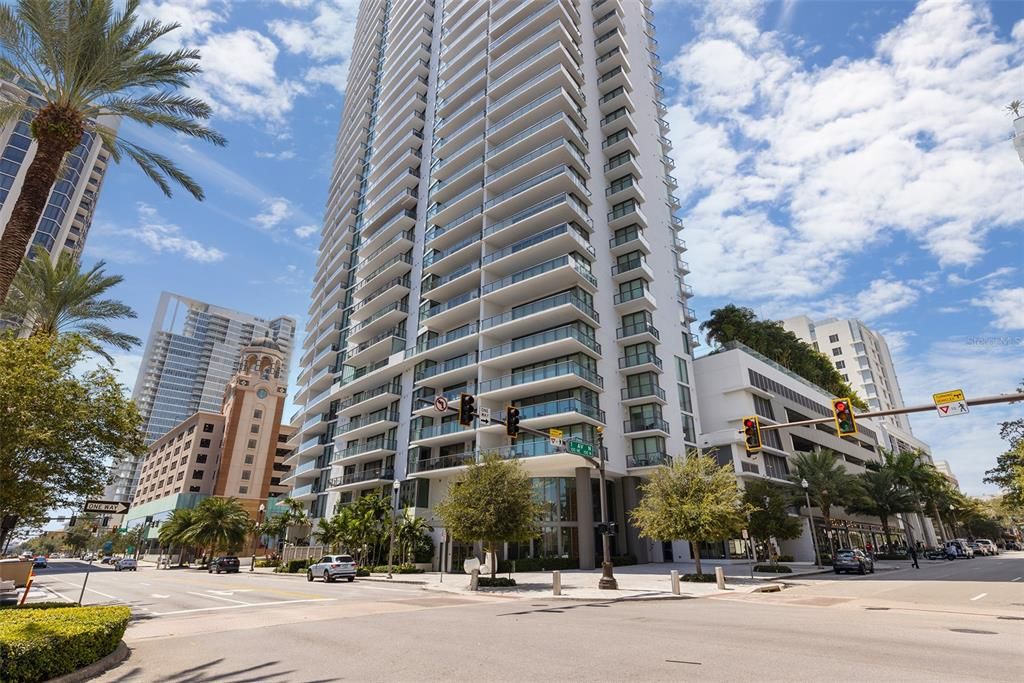 Под контрактом: $6,000 (2 спален, 2 ванн, 1402 Квадратных фут)