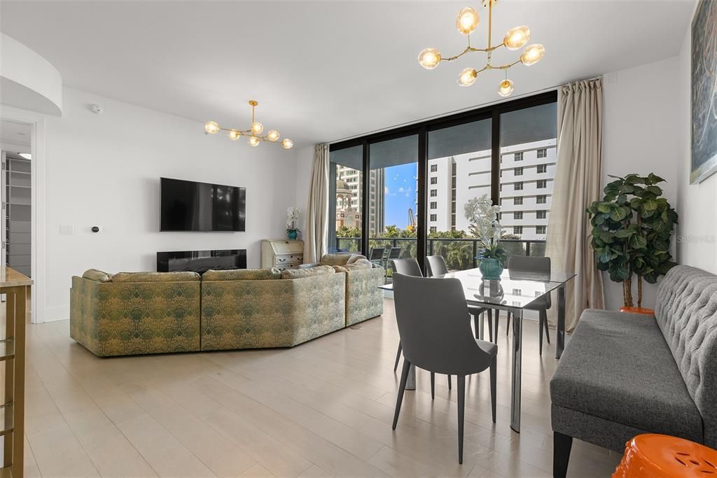 Под контрактом: $6,000 (2 спален, 2 ванн, 1402 Квадратных фут)