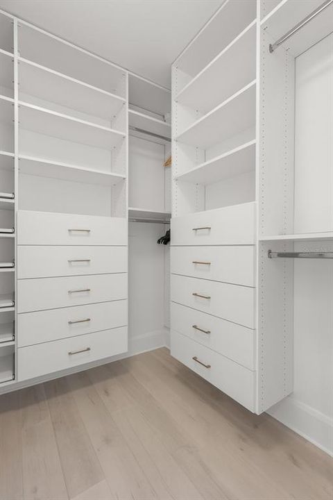 Под контрактом: $6,000 (2 спален, 2 ванн, 1402 Квадратных фут)