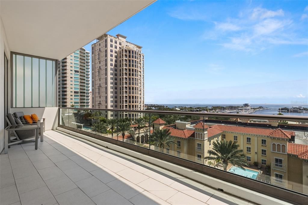 Под контрактом: $6,000 (2 спален, 2 ванн, 1402 Квадратных фут)