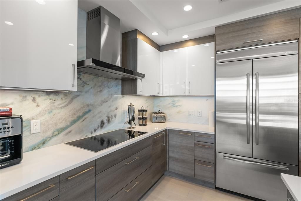 Под контрактом: $6,000 (2 спален, 2 ванн, 1402 Квадратных фут)