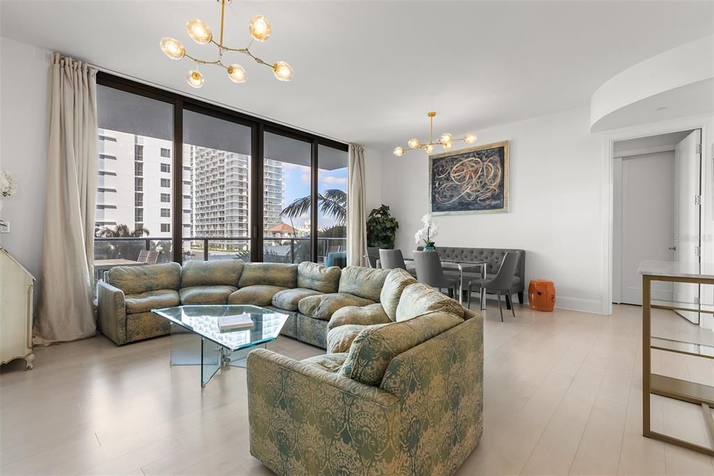 Под контрактом: $6,000 (2 спален, 2 ванн, 1402 Квадратных фут)