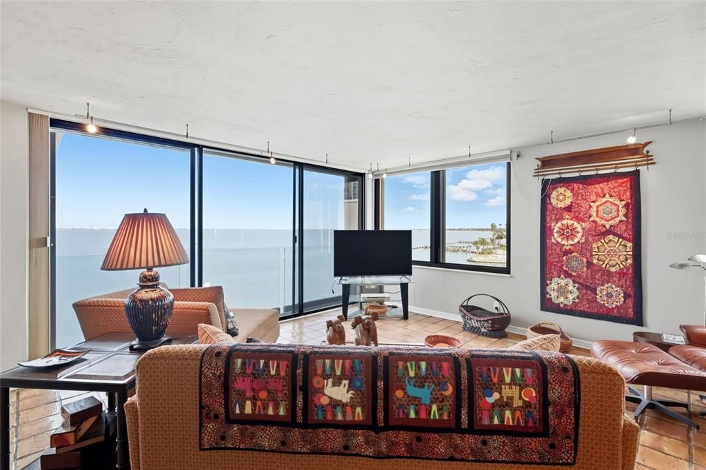 出租: $9,650 (2 贝兹, 2 浴室, 2516 平方英尺)