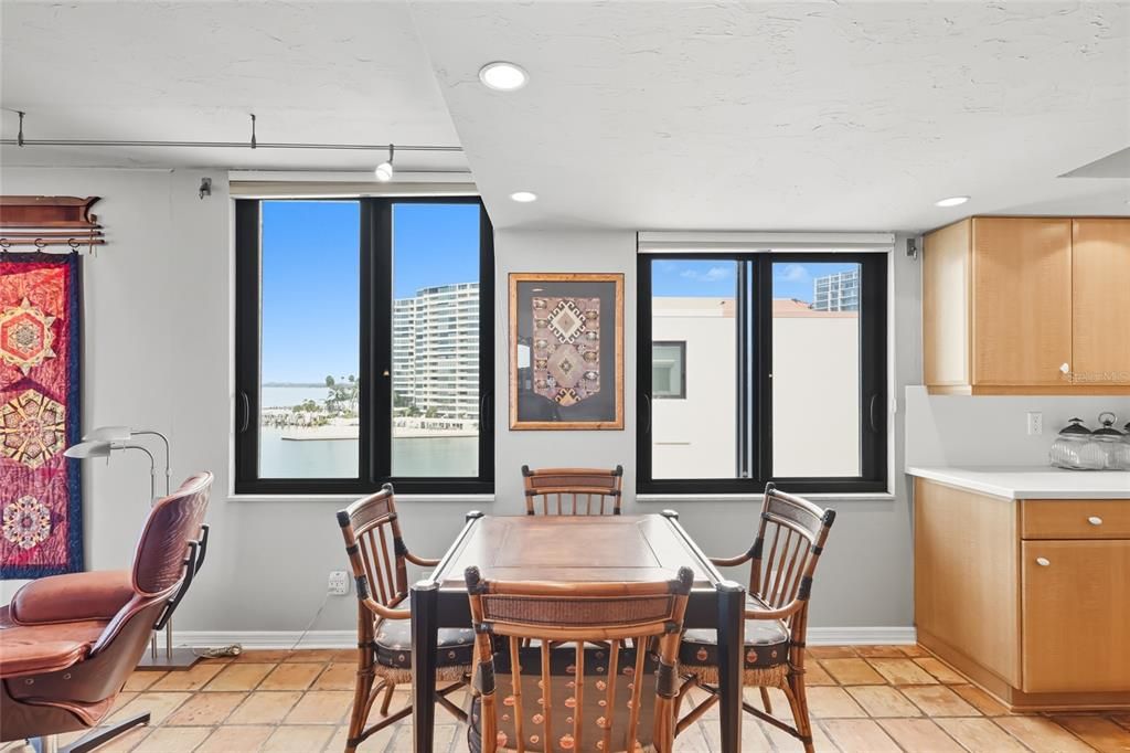 出租: $9,650 (2 贝兹, 2 浴室, 2516 平方英尺)