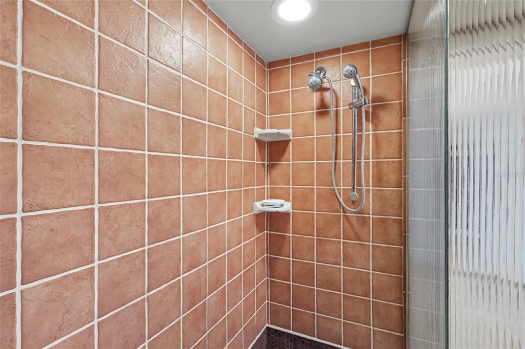 出租: $9,650 (2 贝兹, 2 浴室, 2516 平方英尺)