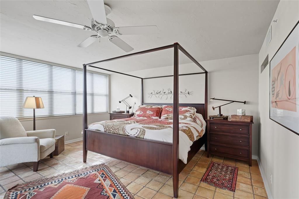 出租: $9,650 (2 贝兹, 2 浴室, 2516 平方英尺)