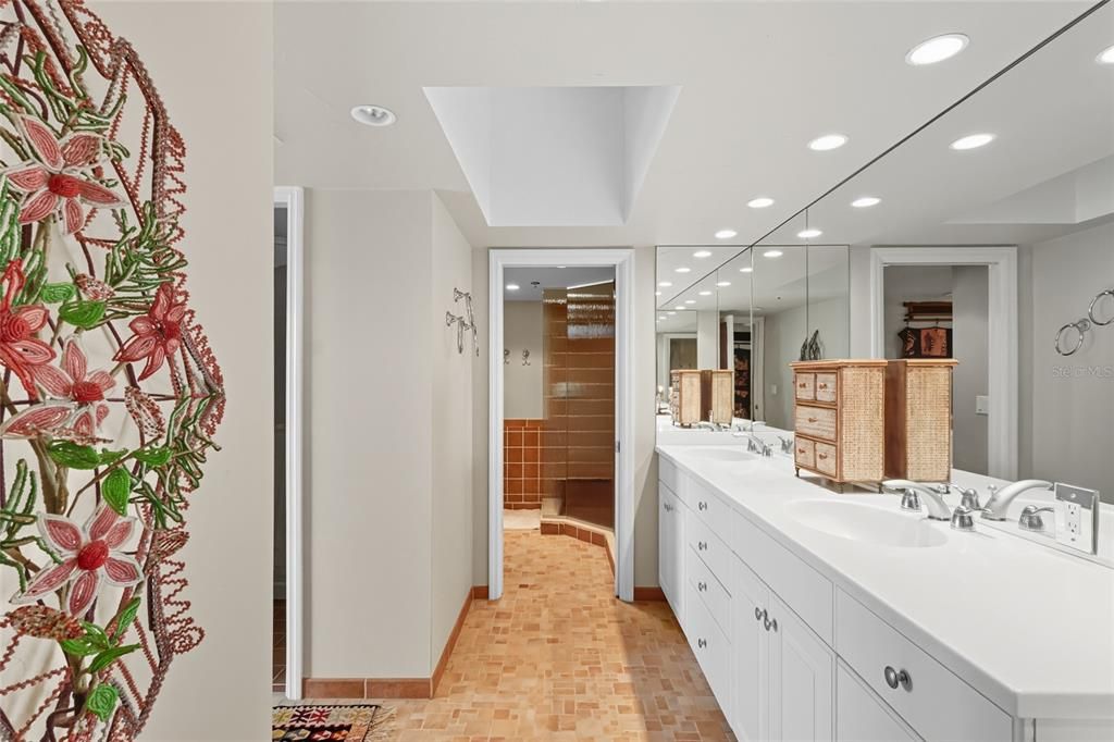 出租: $9,650 (2 贝兹, 2 浴室, 2516 平方英尺)