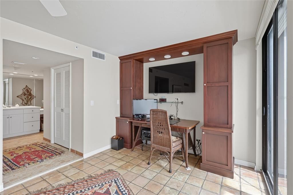 出租: $9,650 (2 贝兹, 2 浴室, 2516 平方英尺)