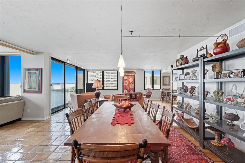 出租: $9,650 (2 贝兹, 2 浴室, 2516 平方英尺)