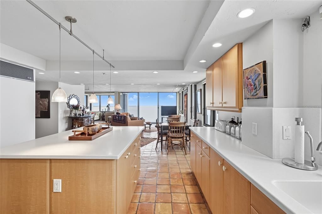 出租: $9,650 (2 贝兹, 2 浴室, 2516 平方英尺)