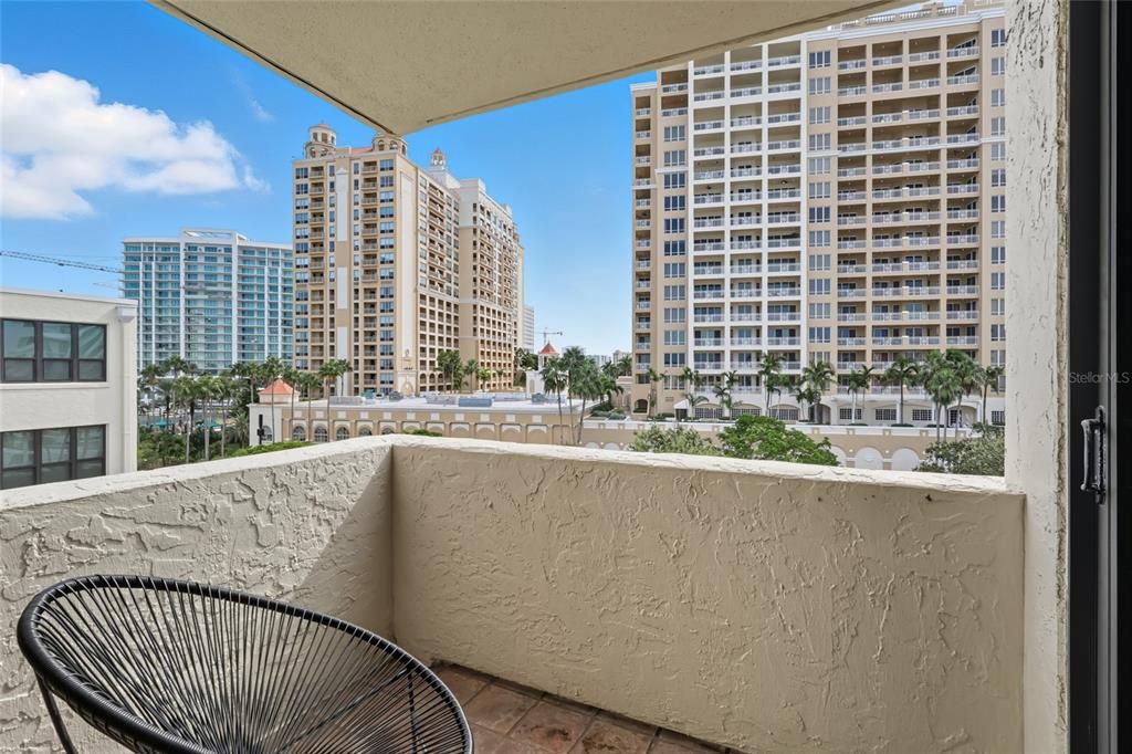 出租: $9,650 (2 贝兹, 2 浴室, 2516 平方英尺)