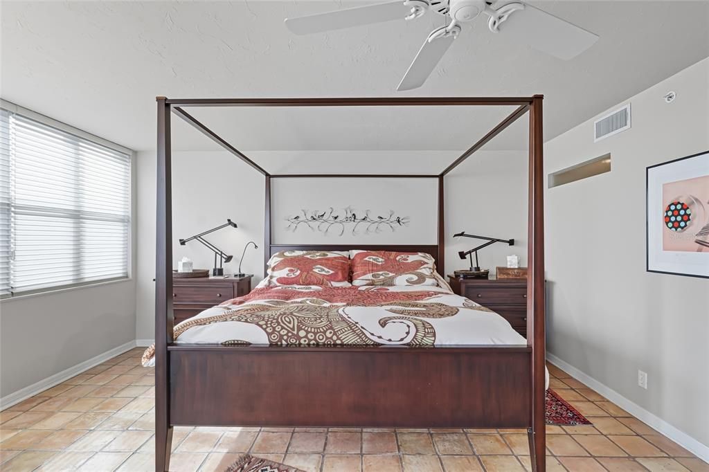 出租: $9,650 (2 贝兹, 2 浴室, 2516 平方英尺)