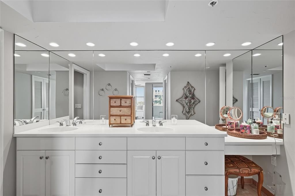 出租: $9,650 (2 贝兹, 2 浴室, 2516 平方英尺)