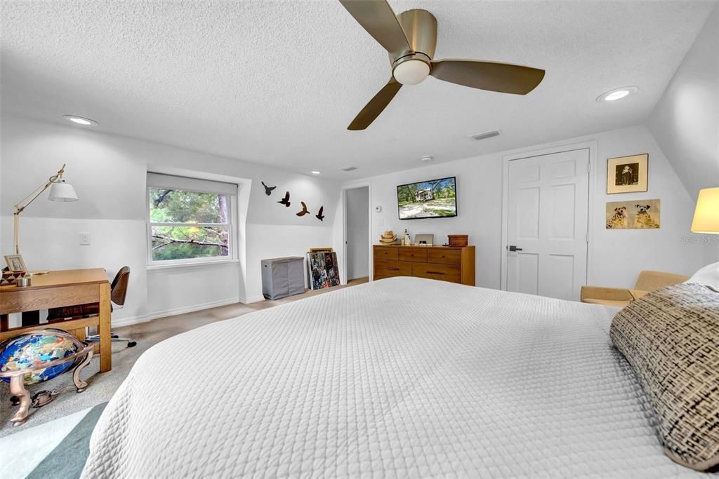 Под контрактом: $449,900 (3 спален, 3 ванн, 2010 Квадратных фут)