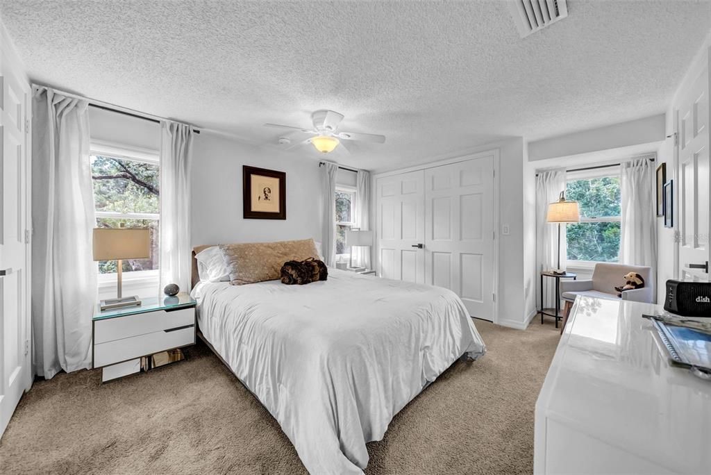 Под контрактом: $449,900 (3 спален, 3 ванн, 2010 Квадратных фут)