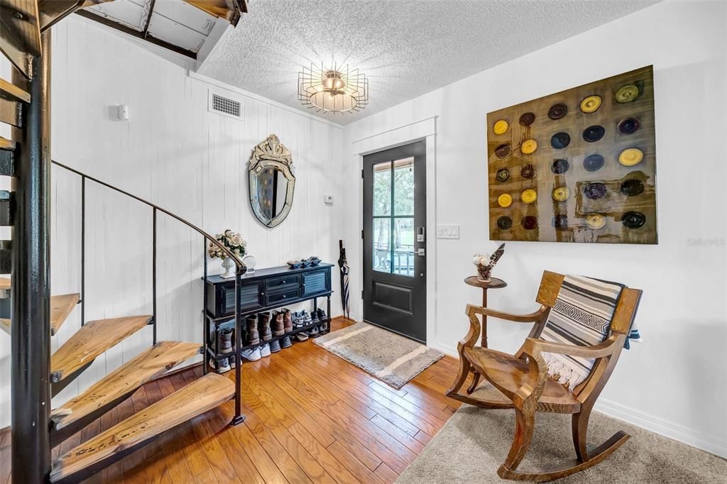 Под контрактом: $449,900 (3 спален, 3 ванн, 2010 Квадратных фут)