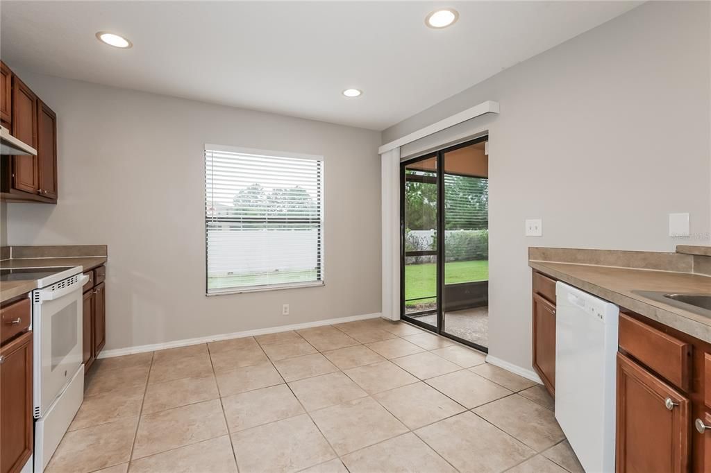 Под контрактом: $249,000 (3 спален, 2 ванн, 1665 Квадратных фут)