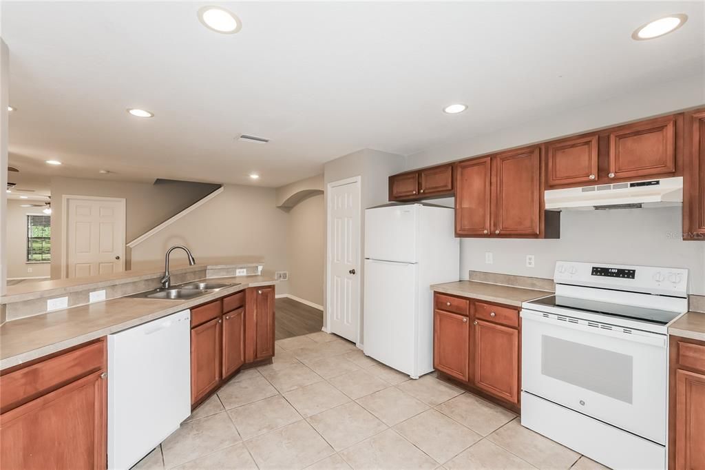 Под контрактом: $249,000 (3 спален, 2 ванн, 1665 Квадратных фут)