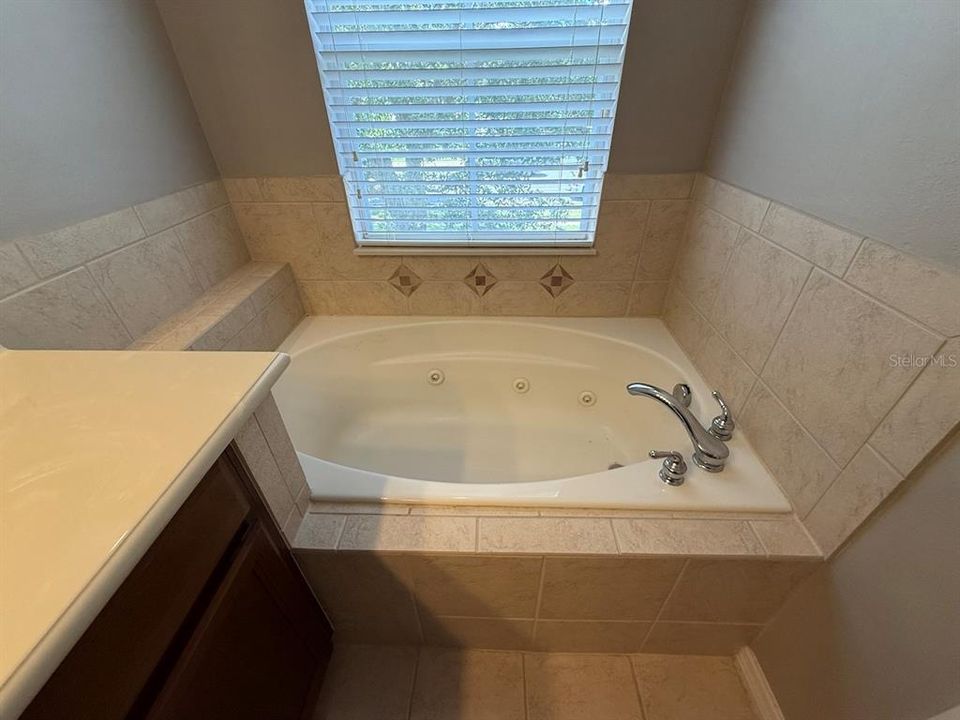 For Sale: $329,900 (3 beds, 2 baths, 1519 Square Feet)