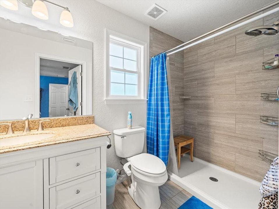 На продажу: $388,000 (3 спален, 2 ванн, 1379 Квадратных фут)