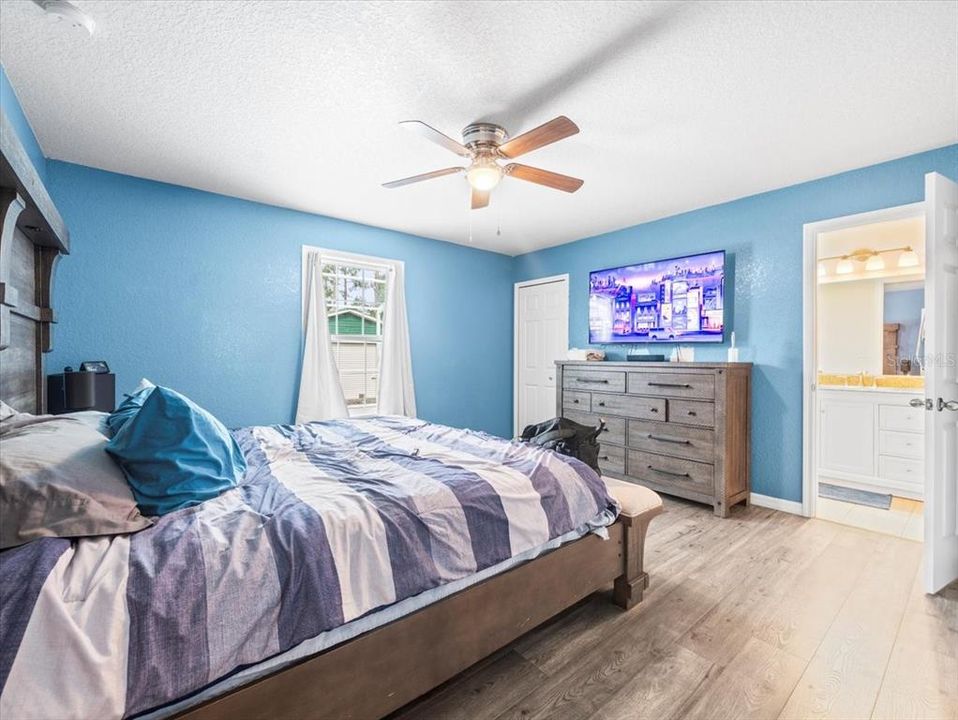 На продажу: $388,000 (3 спален, 2 ванн, 1379 Квадратных фут)