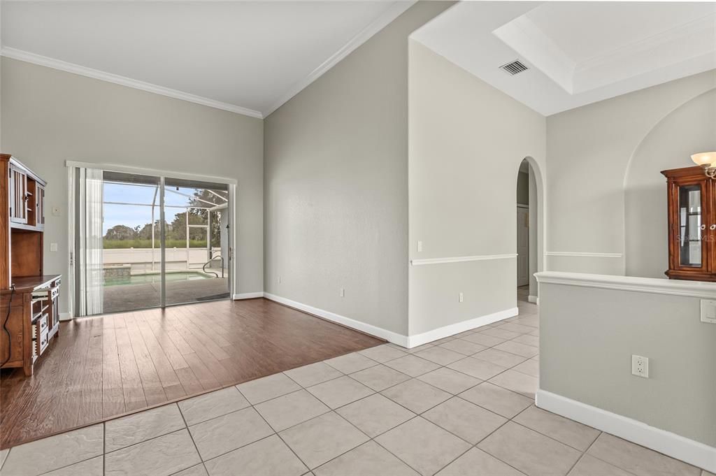 En Venta: $459,990 (4 camas, 3 baños, 2357 Pies cuadrados)