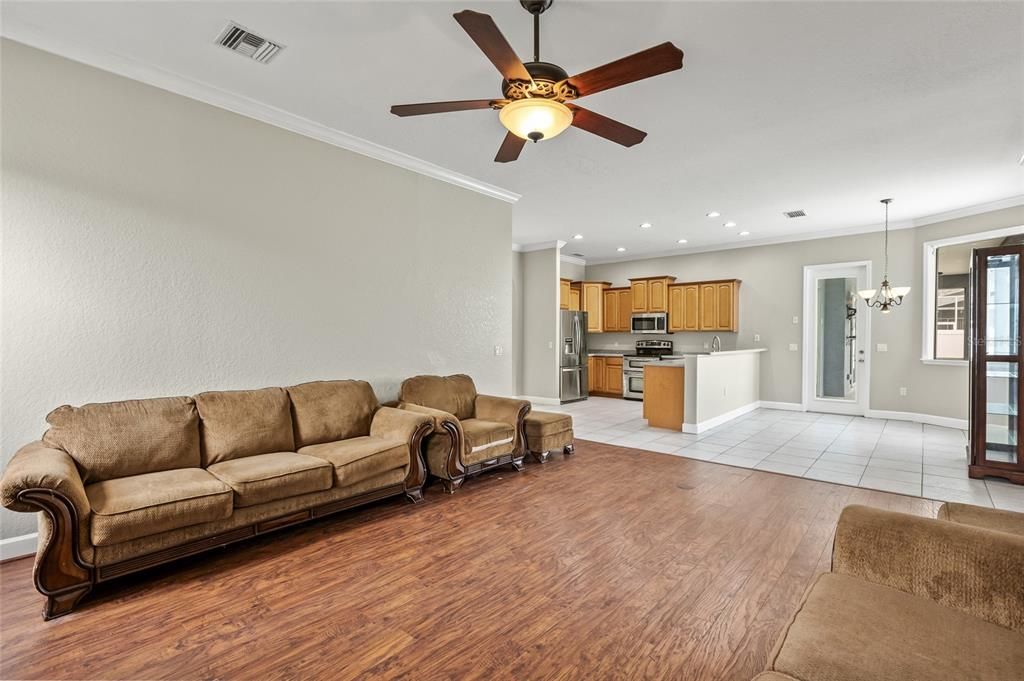 En Venta: $459,990 (4 camas, 3 baños, 2357 Pies cuadrados)