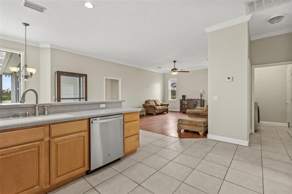 En Venta: $459,990 (4 camas, 3 baños, 2357 Pies cuadrados)