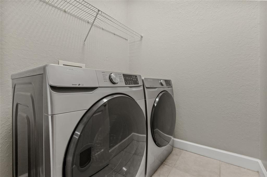 En Venta: $459,990 (4 camas, 3 baños, 2357 Pies cuadrados)