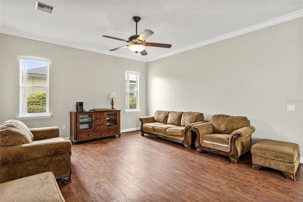 En Venta: $459,990 (4 camas, 3 baños, 2357 Pies cuadrados)