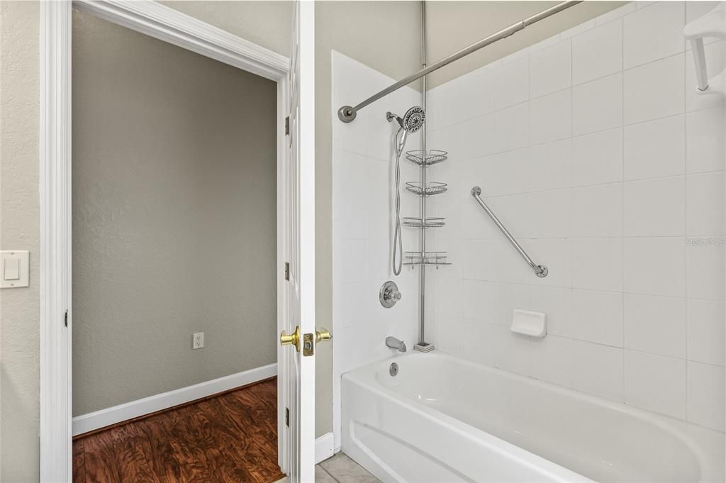 En Venta: $459,990 (4 camas, 3 baños, 2357 Pies cuadrados)