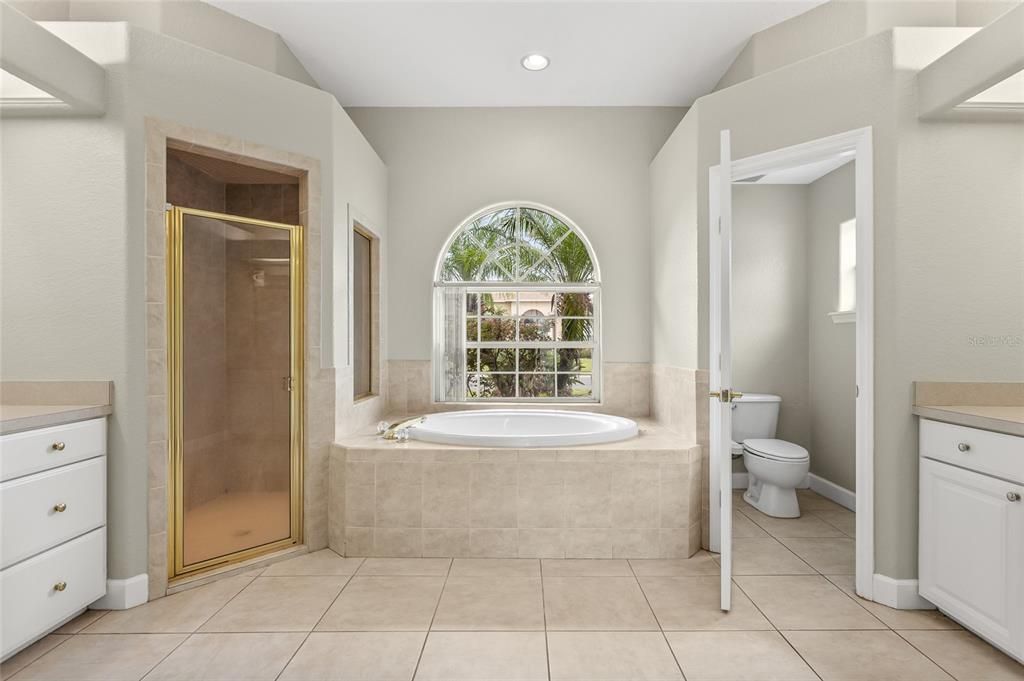 En Venta: $459,990 (4 camas, 3 baños, 2357 Pies cuadrados)