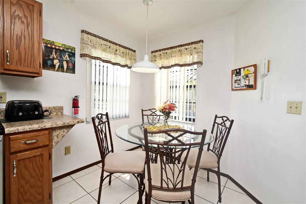 待售: $435,000 (4 贝兹, 2 浴室, 1896 平方英尺)