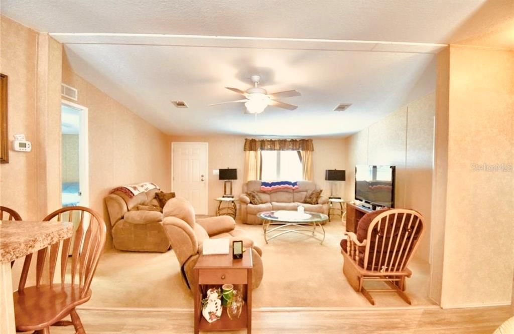 待售: $180,000 (3 贝兹, 2 浴室, 1080 平方英尺)